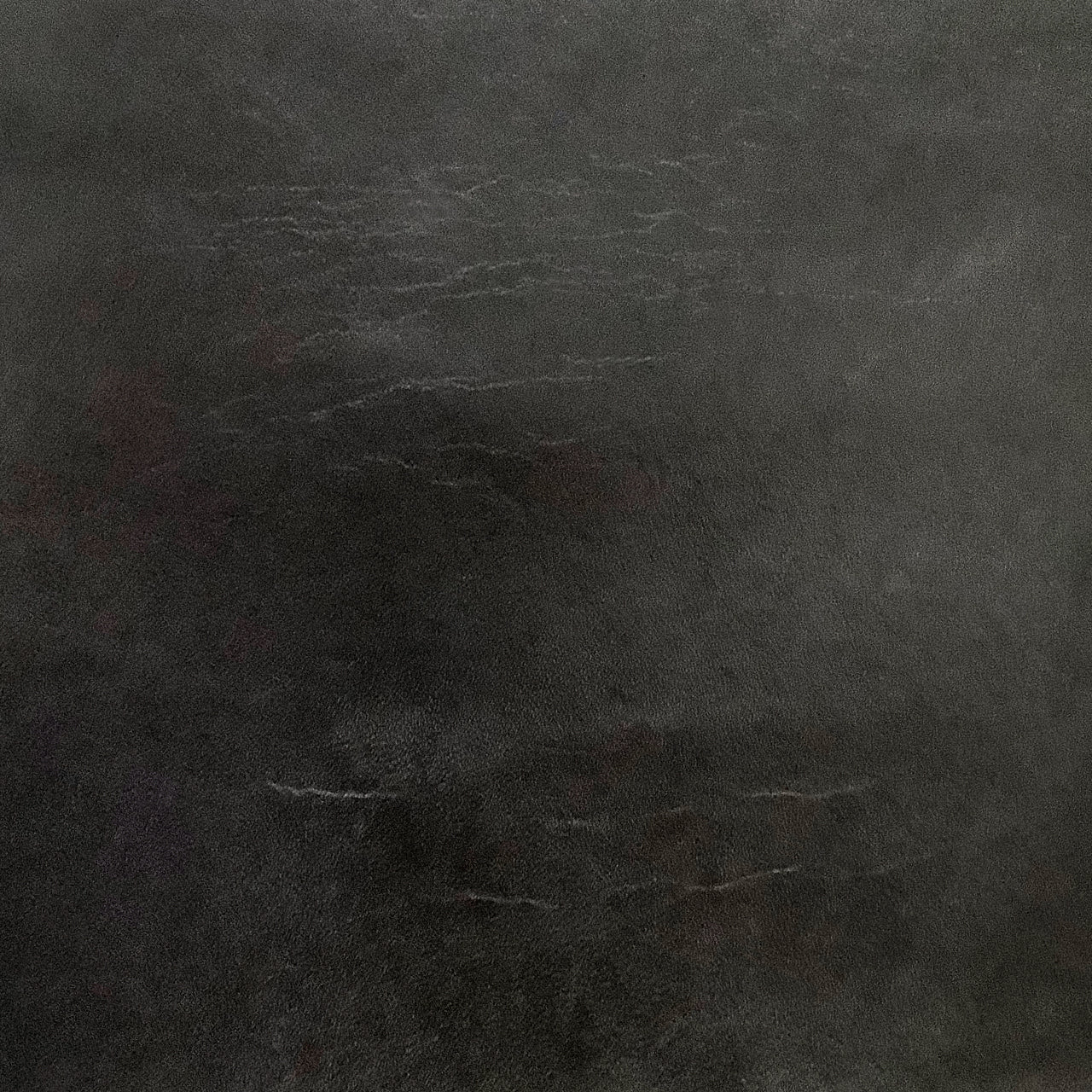 シワの痕跡の例　<span class="asterisk">本体の一部に使用する場合があります。可能な限り本体の背面や内側になるように生産するため、一見、通常製品と差が分からない場合があります。</span>